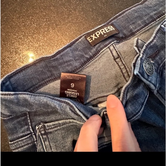 Express Jeans - Picture 2 of 3